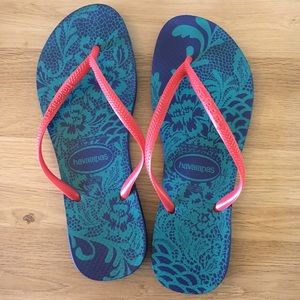 Havaianas 39-40 blue and red flip flops